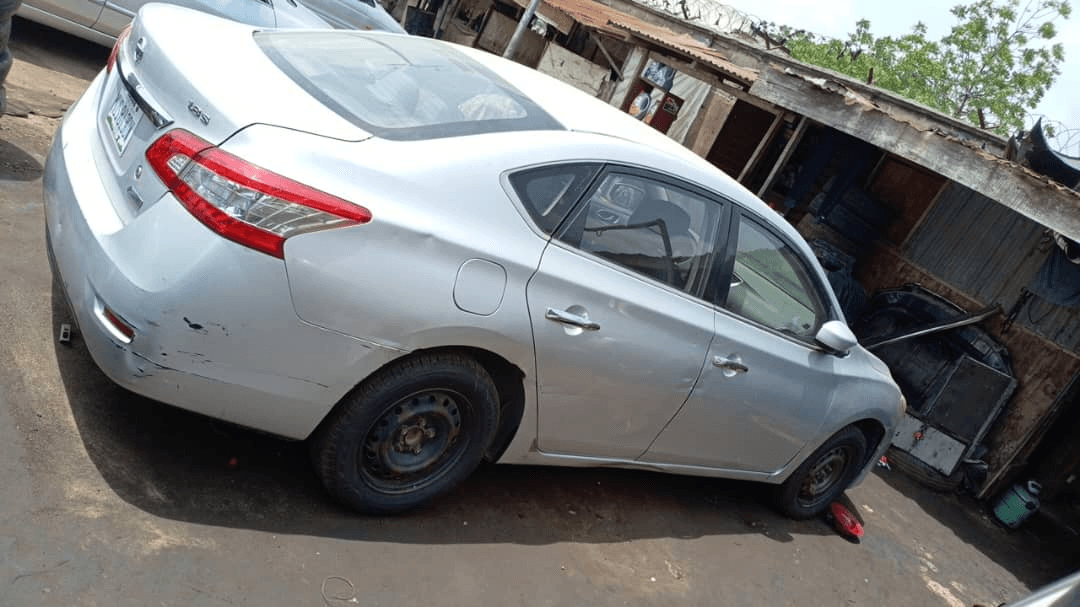 2016 Nissan Sentra — MUS 813 DW