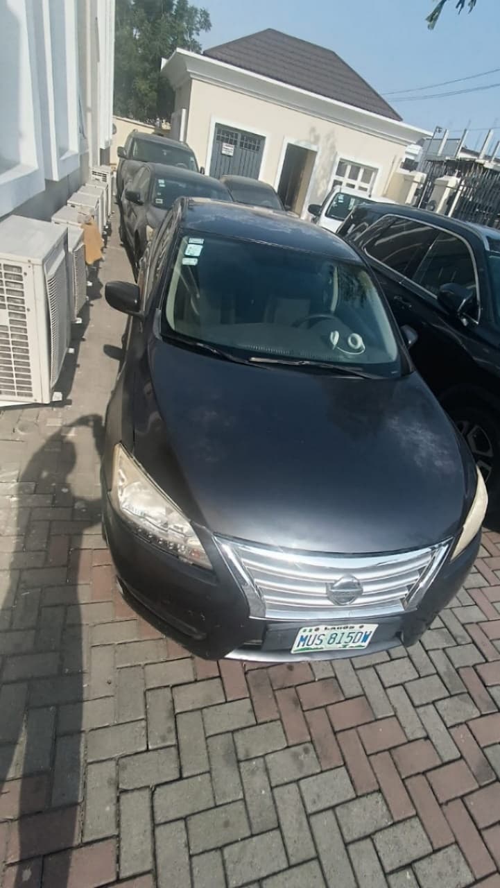 2016 Nissan Sentra — MUS 815 DW